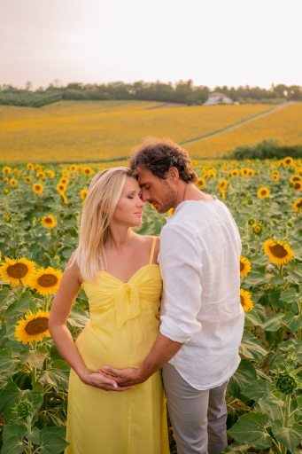 Tuscany-vineyard-photoshoot-nature-romantic-couple-pregnancy